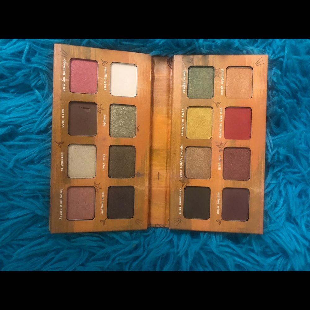 ESSENCE eyeshadow palette limited edition